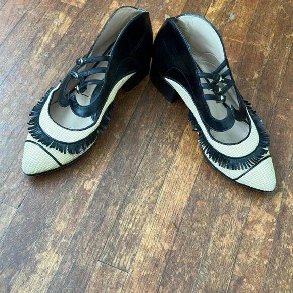 RARE Paula Cademartori | Heeled Leather Sandal with Buckles and Fringe - Picture 3 of 8